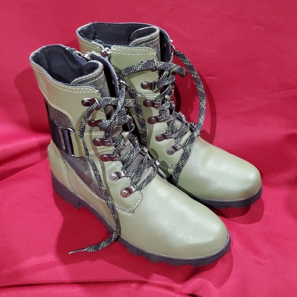 Sorel army green and camo combat boots lace up and side zipper